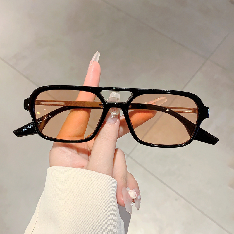 Trendy dames zonnebrillen met  - Designer Sunglasses recensie en prijs